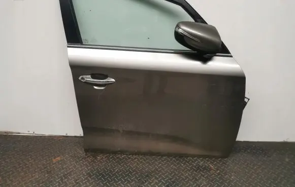 KIA Carens III Front door