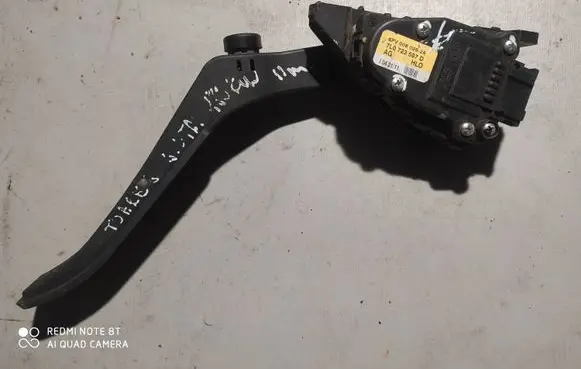Volkswagen Touareg II Accelerator throttle pedal 7L0723507D