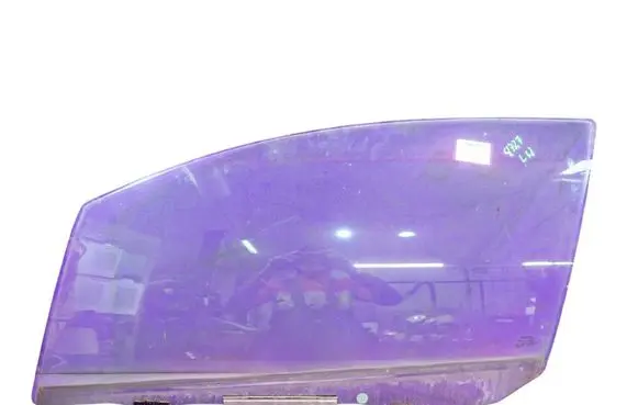 Toyota Yaris Front door window glass four-door