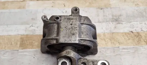 Volkswagen Jetta V Engine mount bracket 1K0199262