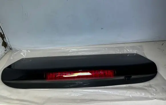 Land Rover Discovery 4 - LR4 Third/center stoplight LR072856