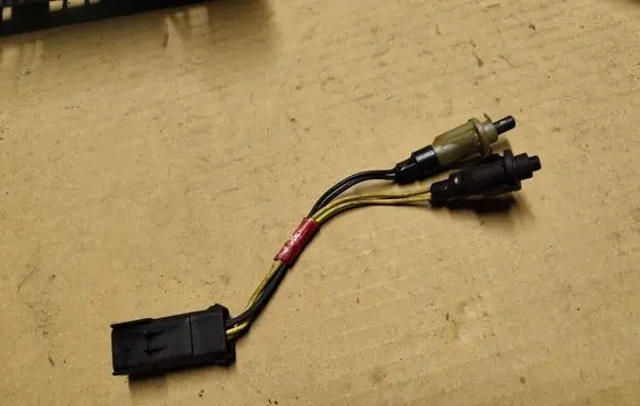 Chrysler PT Cruiser Clutch pedal sensor 05293187AC
