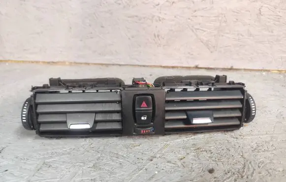 BMW 4 F36 Gran coupe Dash center air vent grill 9218552 508835