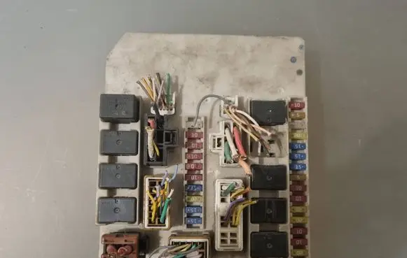 Renault Modus Fuse module 233293D
