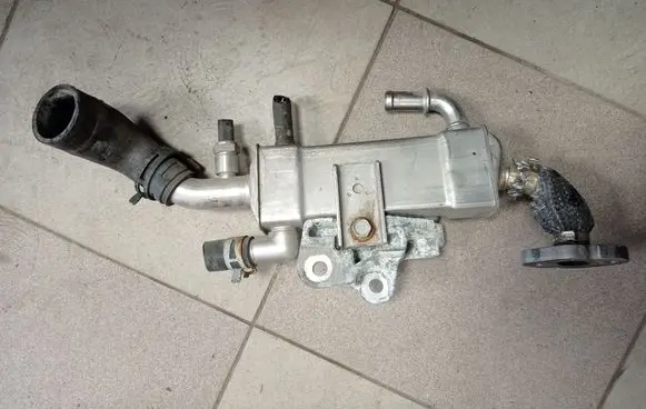 Chrysler Pacifica EGR valve cooler 05281255AI 05281255 321160033