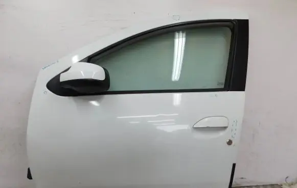 Dacia Sandero Front door