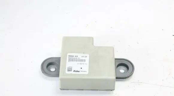 BMW 5 E60 E61 Antenna control unit 6935024