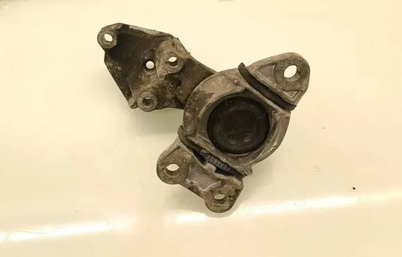 Renault Megane III Engine mount bracket 