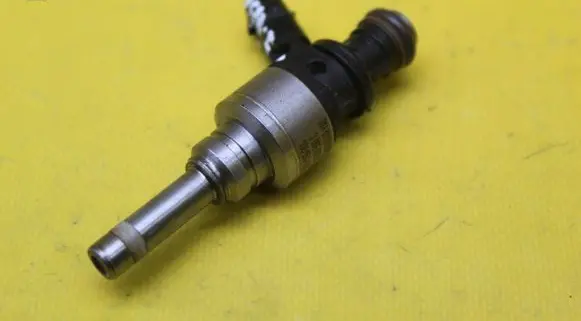 Audi A6 C7 Fuel injector