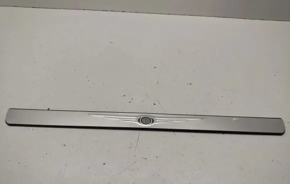 Chrysler 300 - 300C Front sill trim cover