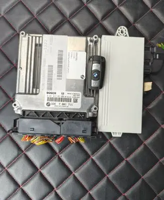 BMW 3 E90 E91 Engine control unit/module 0281013251 7801711