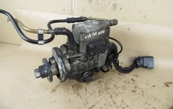 Audi A3 S3 8L Fuel injection high pressure pump 038130107D