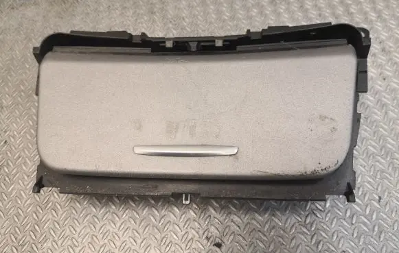 BMW 1 E81 E87 Car ashtray 7078571