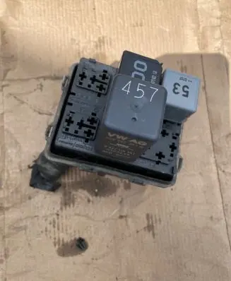Volkswagen PASSAT B6 Fuse module 1K0937507B 13949771