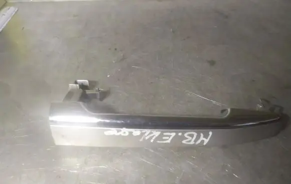 Mercedes-Benz C W202 Front door exterior handle 2027660005
