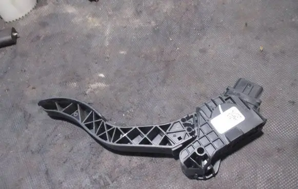 Volkswagen Up Accelerator throttle pedal 1S1721503A 6PV01062120