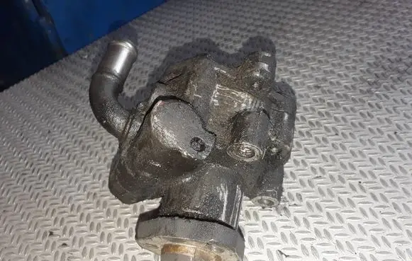Volkswagen Golf IV Power steering pump