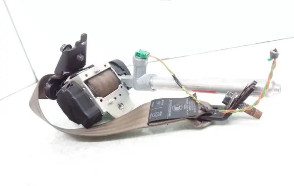 Volvo XC70 Rear seatbelt 39859395