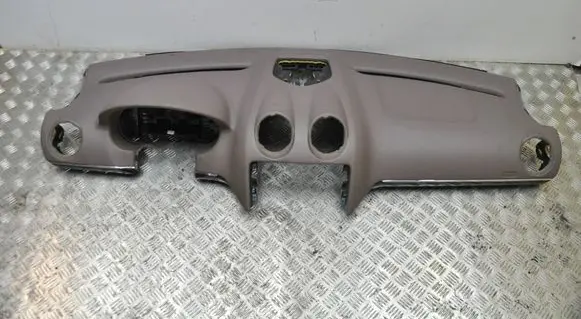 Mercedes-Benz GL X164 Dashboard P16905106S247 0033820