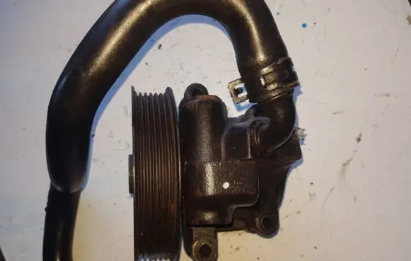 Ford Focus Power steering pump 4J4B0803