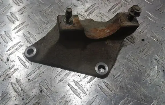 Ford Mondeo Mk III Engine mounting bracket 1s7w3k305ab