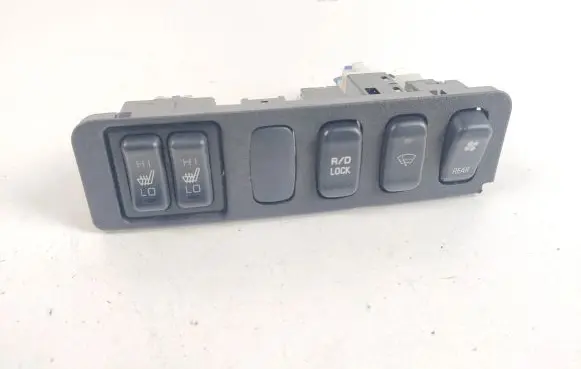 Mitsubishi Pajero A set of switches 