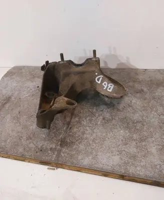 Audi A4 S4 B6 8E 8H Engine mounting bracket 8E0199352