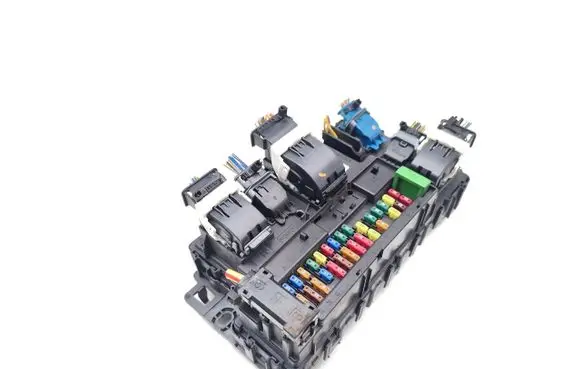 Ford Mondeo MK V Fuse module FU5T-15604-DAL