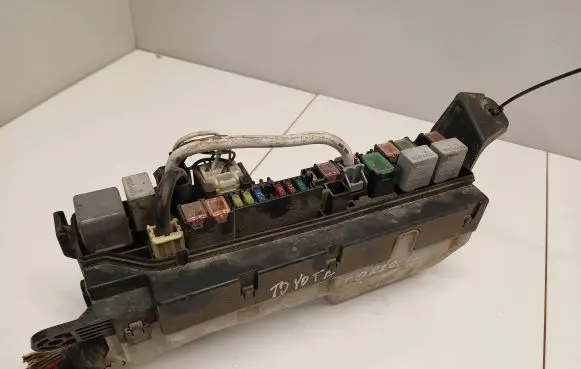 Toyota Corolla Verso AR10 Fuse module Dro