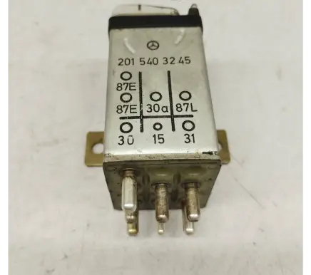 Mercedes-Benz 380 560SEC C126 Other relay 2015403245 A2015403245