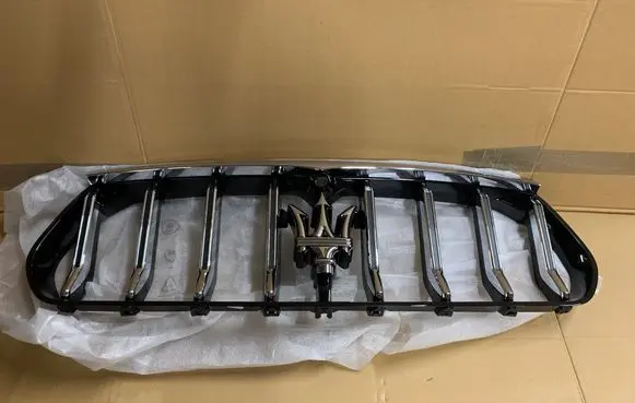 Maserati Levante Front bumper upper radiator grill 670151261 670151263