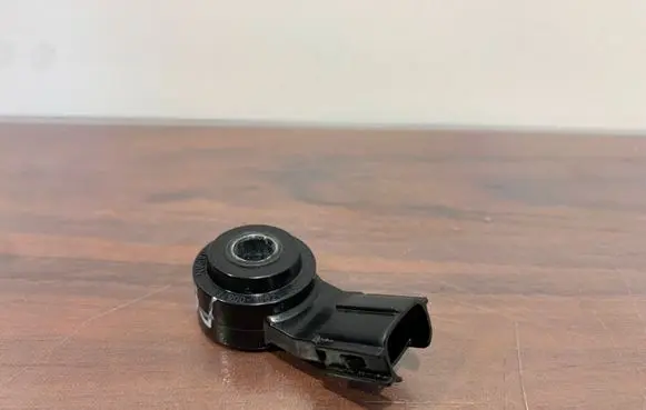 Toyota Prius (XW50) Detonation knock sensor 1710001052 8961520090 06U28
