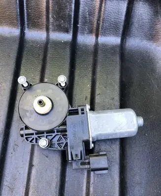 Land Rover Evoque I Front door window regulator motor 130807 918956 918956102