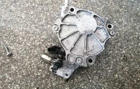 Land Rover Range Rover Evoque L538 Vacuum pump D171B