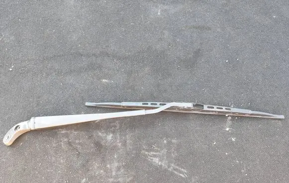 Mini One - Cooper R50 - 53 Front wiper blade arm 80005596