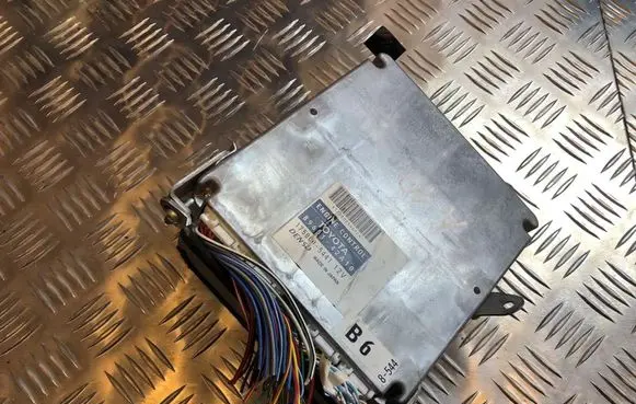 Toyota RAV 4 (XA20) Engine control unit/module 8966142A10 1758005441