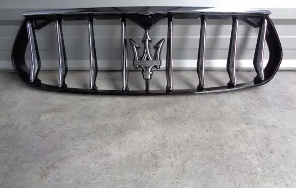 Maserati Levante Front grill