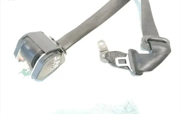BMW 3 E46 Front seatbelt 8207956