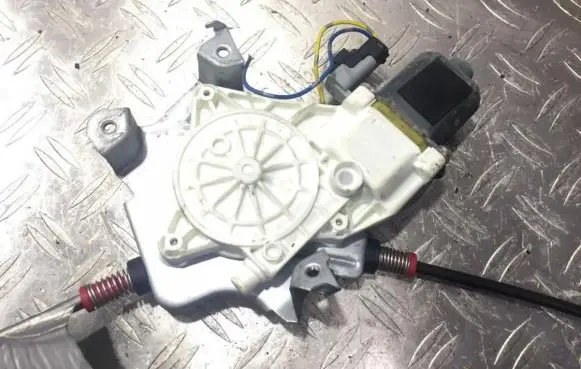 Nissan Micra Front door window regulator motor 0130822203