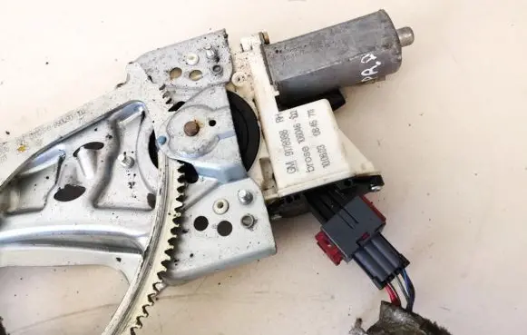 Opel Signum Front door window regulator motor 0130711012