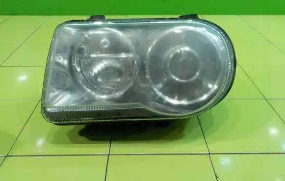 Chrysler 300 - 300C Headlight/headlamp PRZOD