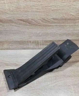 BMW 7 E65 E66 Accelerator throttle pedal 677264502 25916010 35426772645