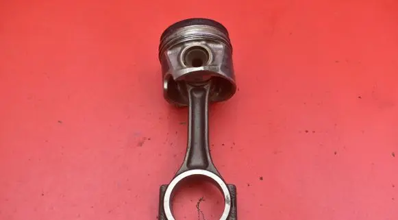 Volkswagen Golf IV Piston 