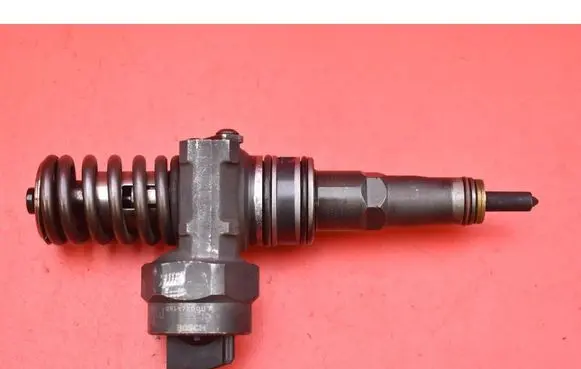 Volkswagen Touran I Fuel injector 038130073F