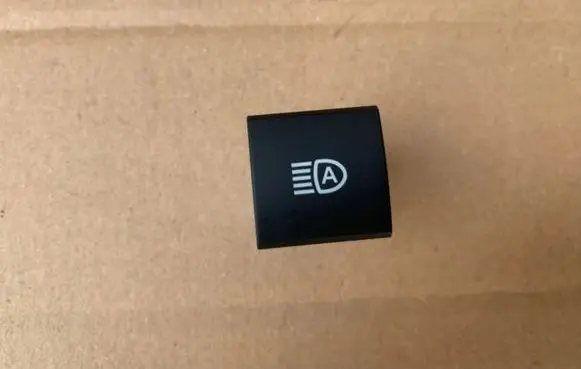 Toyota Yaris Light switch M71047