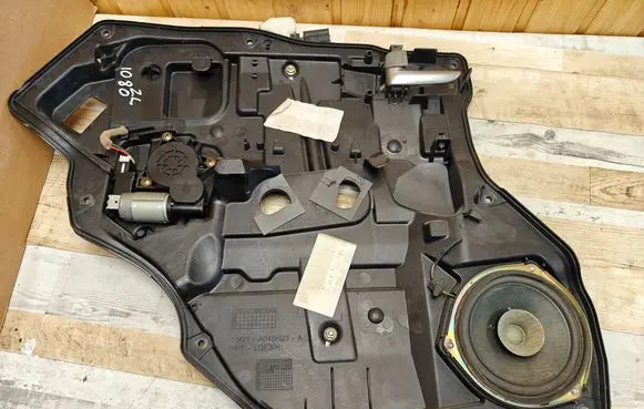 Regulador de puerta trasera con motor