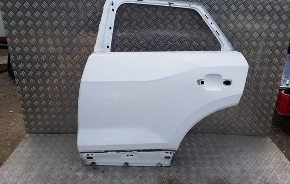 Audi Q2 - Rear door