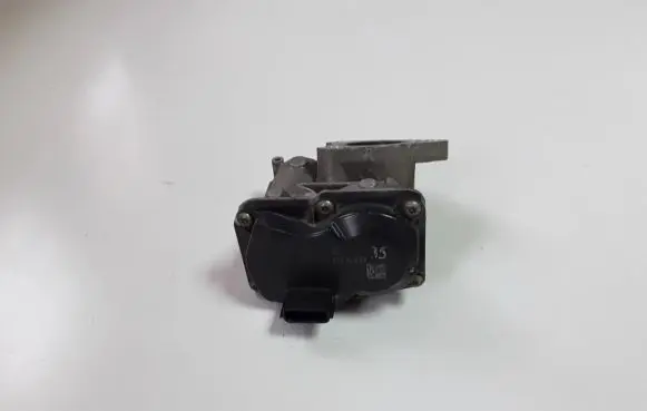 Renault Captur EGR valve 147104647R