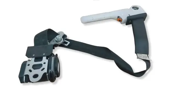 Nissan Leaf I (ZE0) Front seatbelt 624239001C 080X090RH 07250615