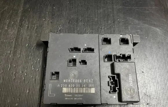 Mercedes-Benz SL R230 Door control unit/module 2308203526 352801